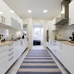 Apartman Close To Everything Bright Modern