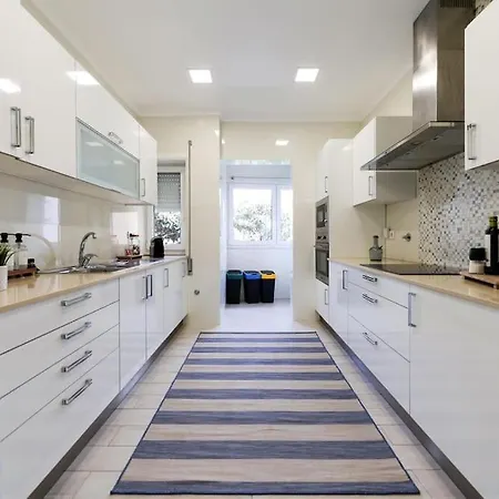 Apartment Close To Everything Bright Modern