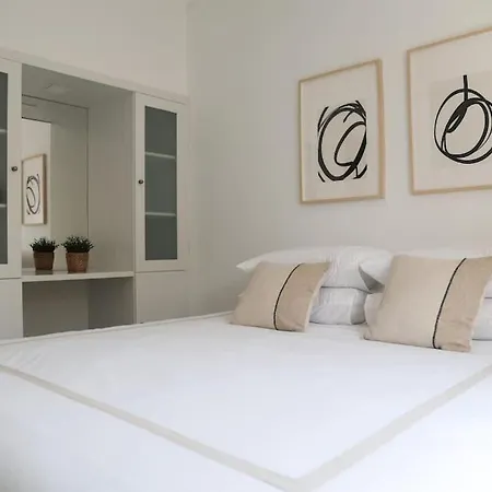 Close To Everything Bright Modern * Nazare