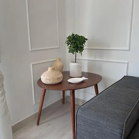 Close To Everything Bright Modern Apartment